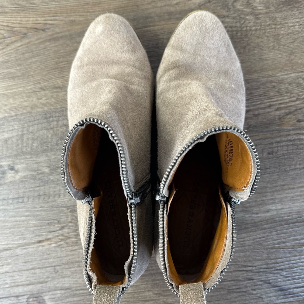 Lucky Brand Women's Tan Bartalino Suede Side Zip Ankle Boots, size 8.5 - Picture 7 of 10